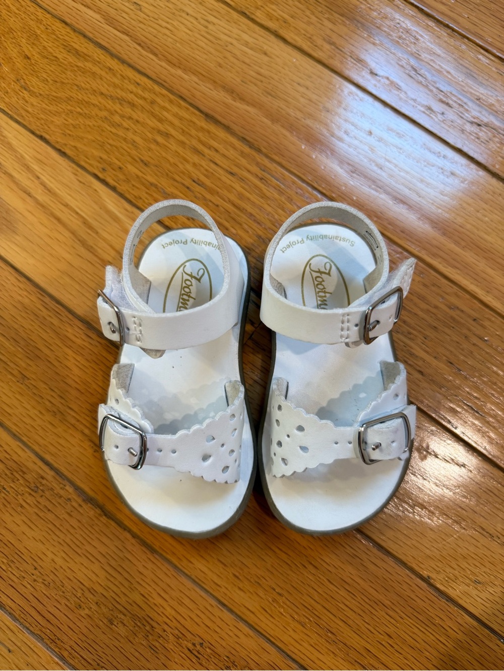 FootMates White Scalloped Kids Sandals